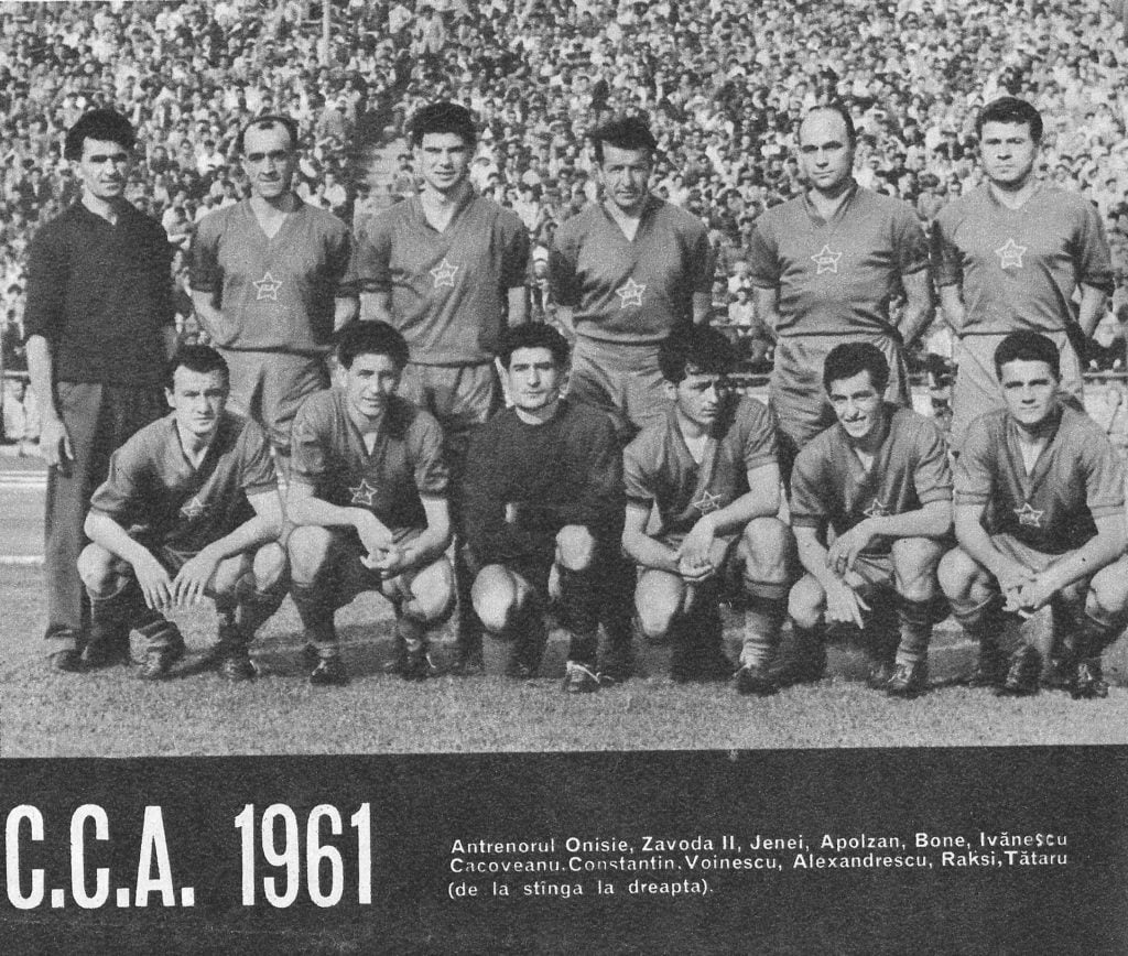 C.C.A. 1961 - Antrenorul Onisie, Zavoda II, Jenei, Apolzan, Bone, Ivănescu, Cacoveanu, Constantin, Voinescu, Alexandrescu, Raksi, Tătaru (de la stânga la dreapta)